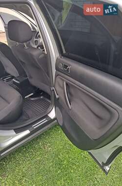 Седан Volkswagen Passat 2003 в  фото 35 Седан Volkswagen Passat 2003 в