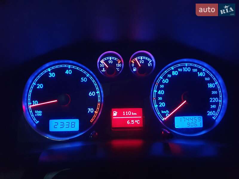 Седан Volkswagen Passat 2003 в Косове