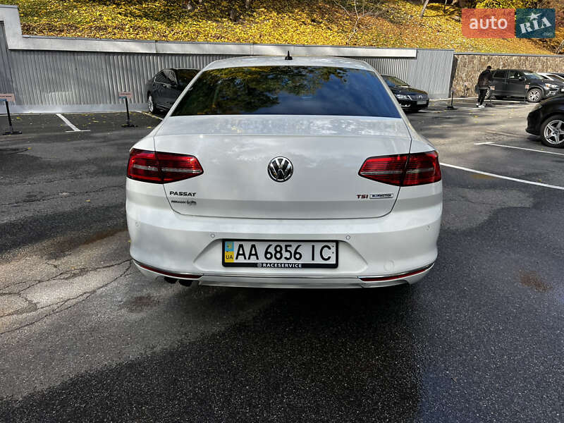Седан Volkswagen Passat 2015 в Києві