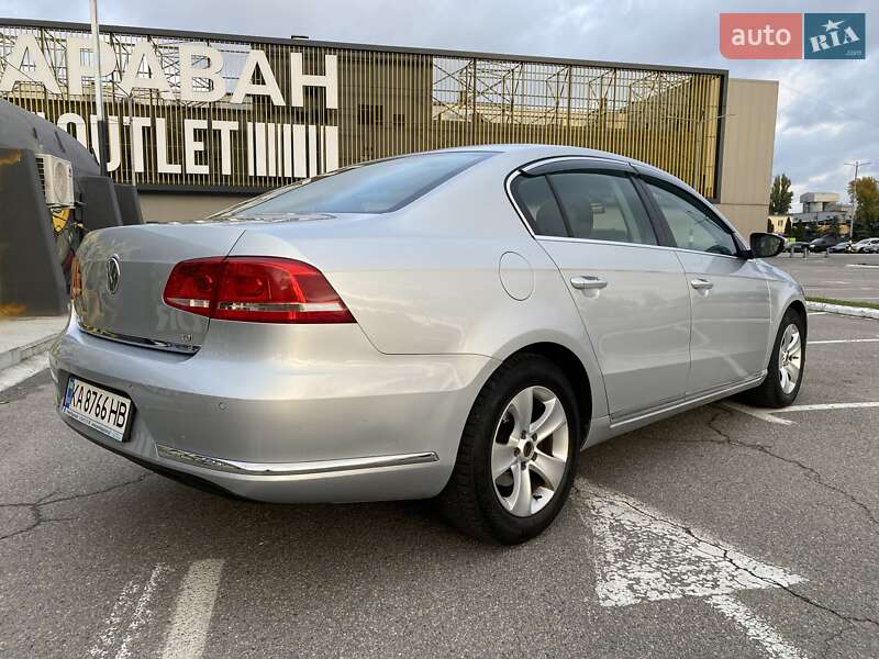 Седан Volkswagen Passat 2012 в Києві