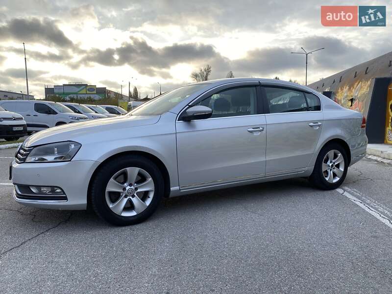 Седан Volkswagen Passat 2012 в Києві