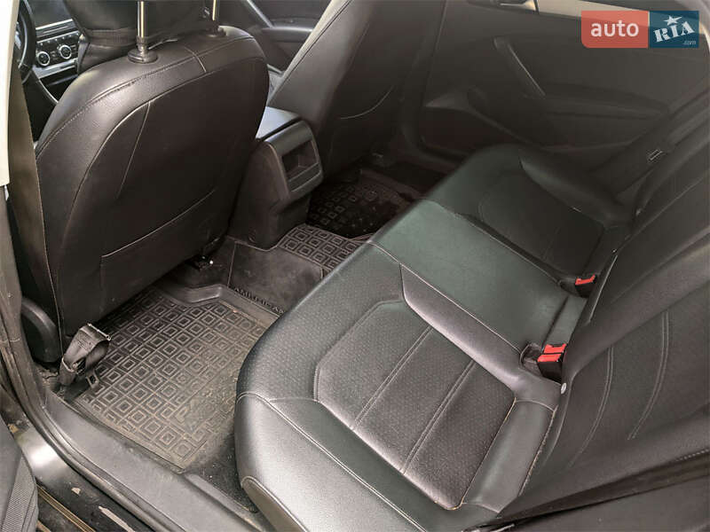 Седан Volkswagen Passat 2012 в Киеве