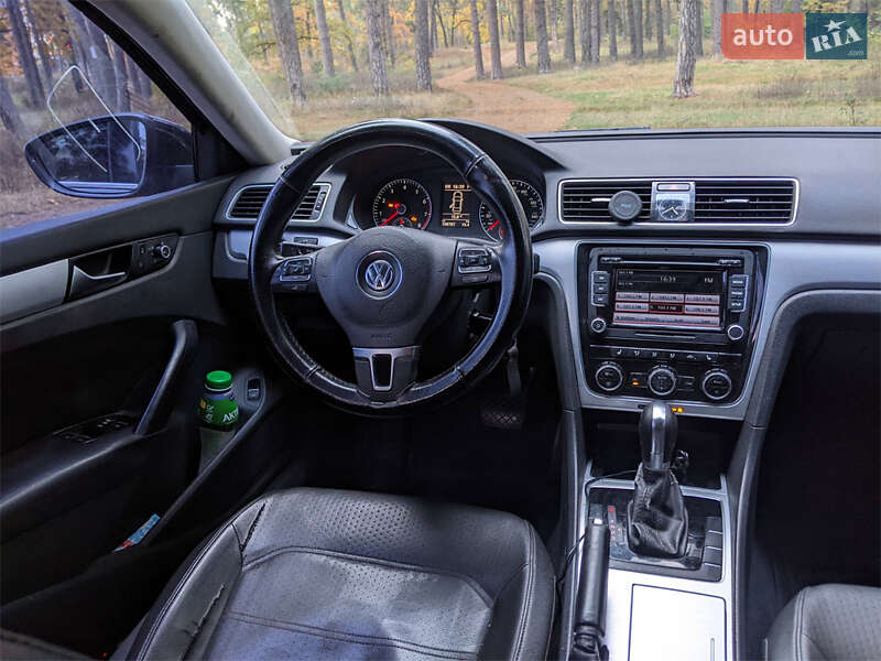 Седан Volkswagen Passat 2012 в Киеве