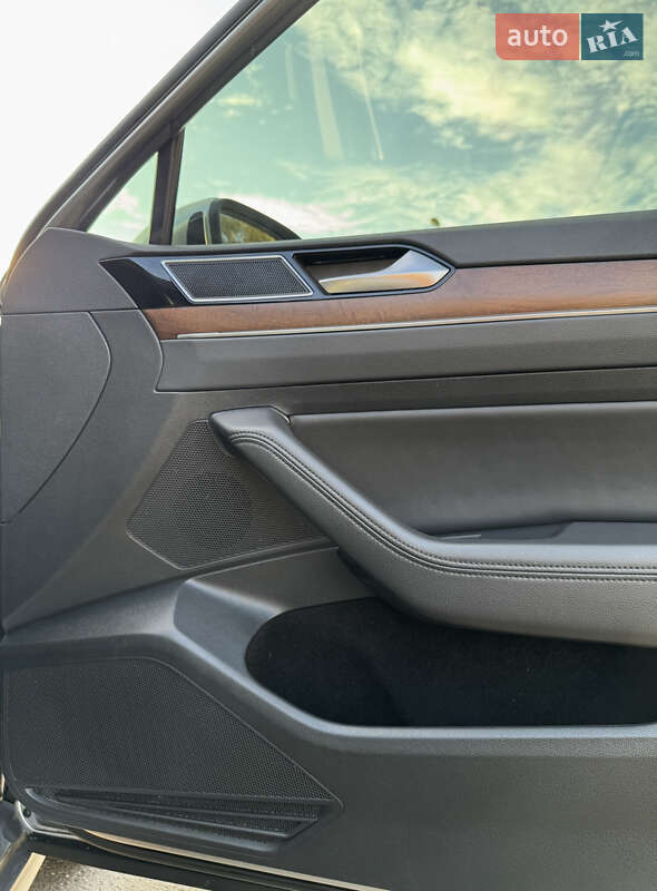 Седан Volkswagen Passat 2018 в Дніпрі