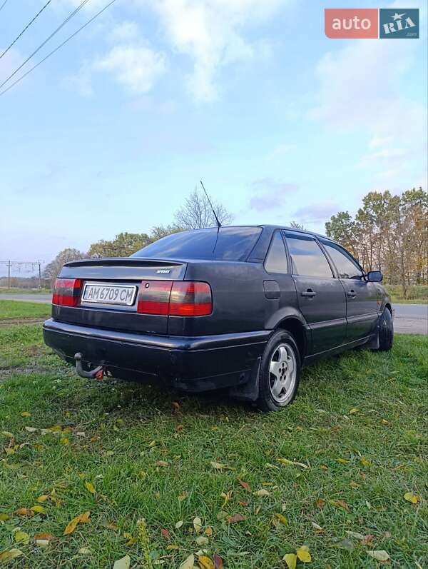 Седан Volkswagen Passat 1996 в Бердичеве