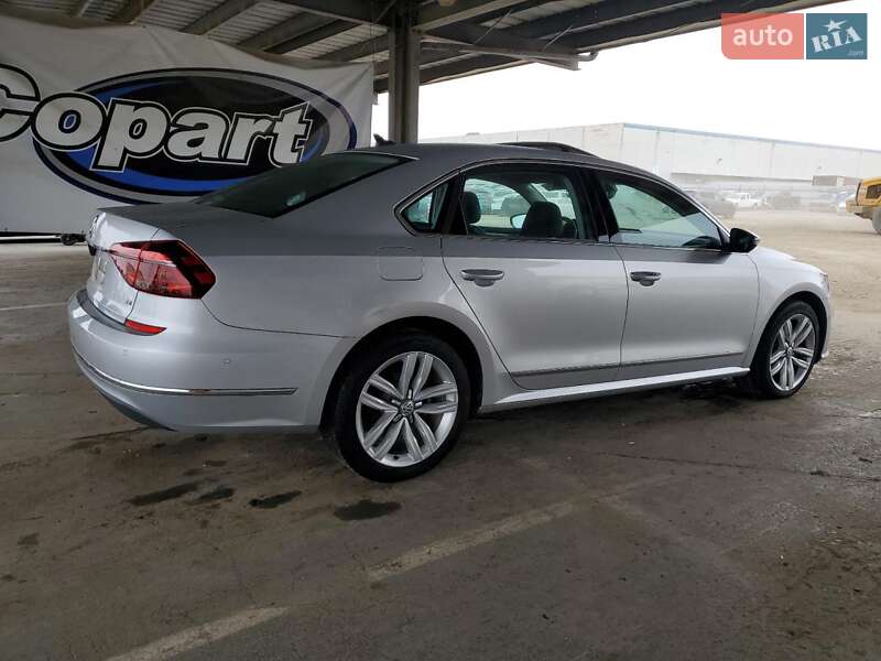 Седан Volkswagen Passat 2016 в Ивано-Франковске