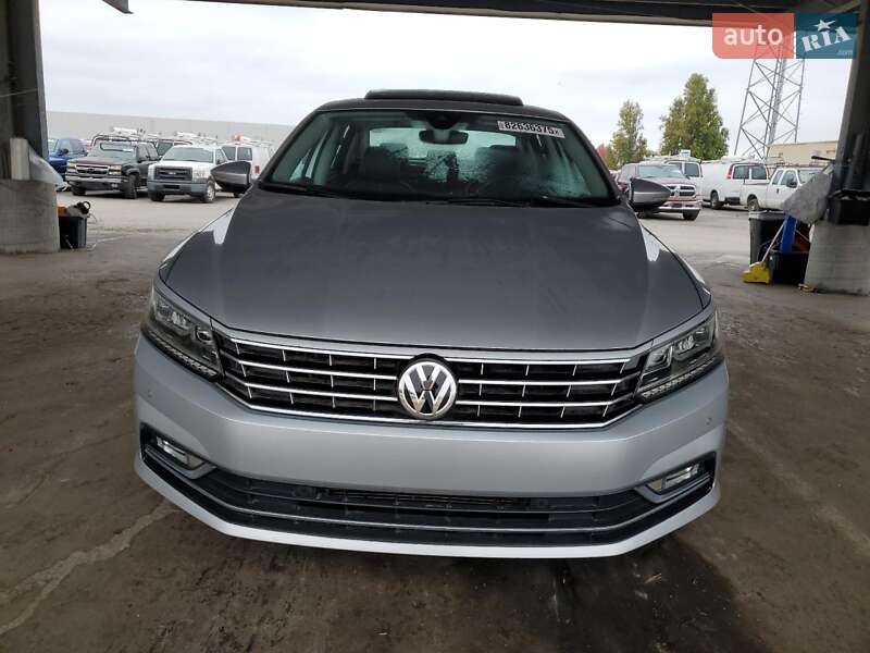 Седан Volkswagen Passat 2016 в Ивано-Франковске