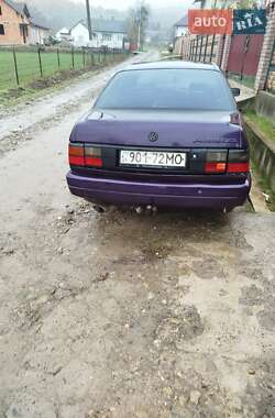 Седан Volkswagen Passat 1992 в 