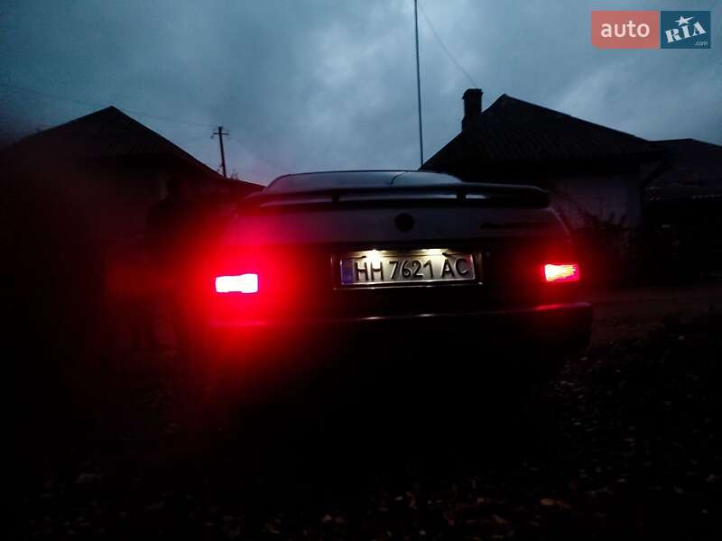 Седан Volkswagen Passat 1992 в Ананьїві