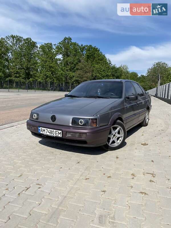 Седан Volkswagen Passat 1992 в Ананьїві