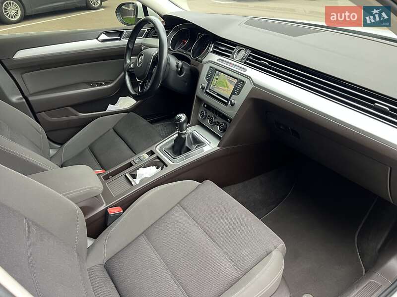 Універсал Volkswagen Passat 2015 в Києві