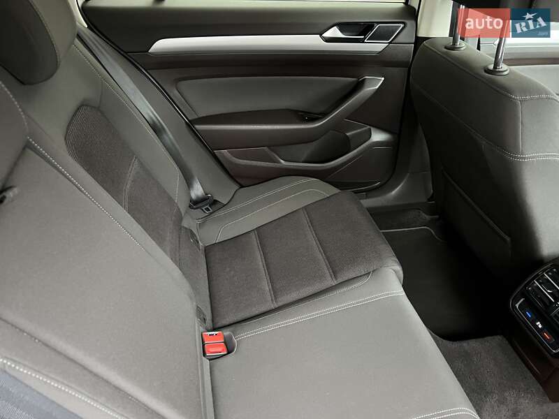 Універсал Volkswagen Passat 2015 в Києві