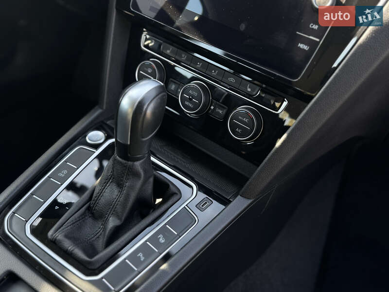 Седан Volkswagen Passat 2020 в Луцке