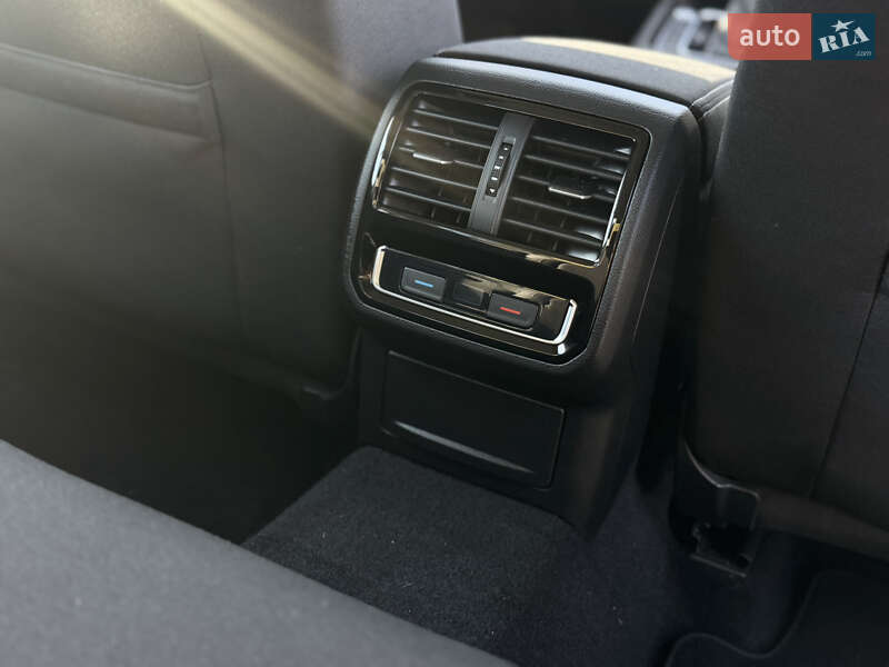 Седан Volkswagen Passat 2020 в Луцке