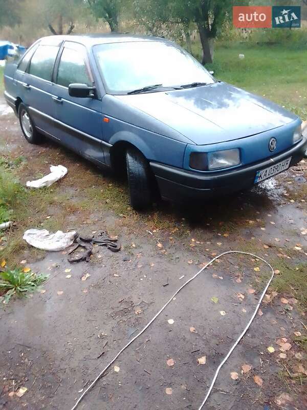 Седан Volkswagen Passat 1989 в Чернигове