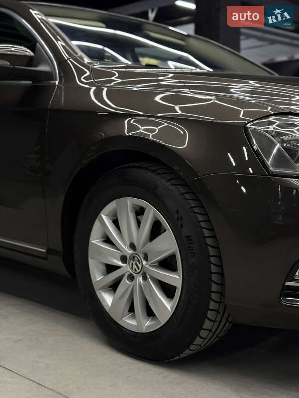 Універсал Volkswagen Passat 2012 в Чернівцях фото 19 Універсал Volkswagen Passat 2012 в Чернівцях