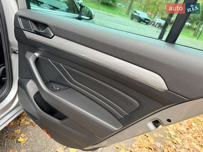 Универсал Volkswagen Passat 2020 в Киеве фото 22 Универсал Volkswagen Passat 2020 в Киеве