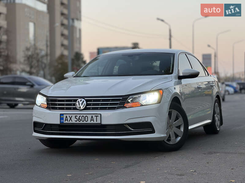 Седан Volkswagen Passat 2018 в Харькове