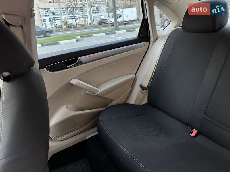 Седан Volkswagen Passat 2018 в Харькове