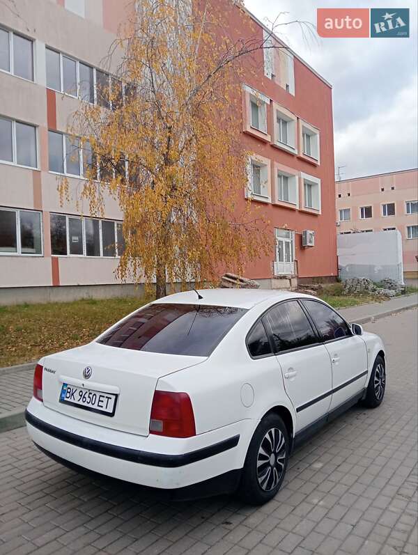 Седан Volkswagen Passat 1999 в Рівному