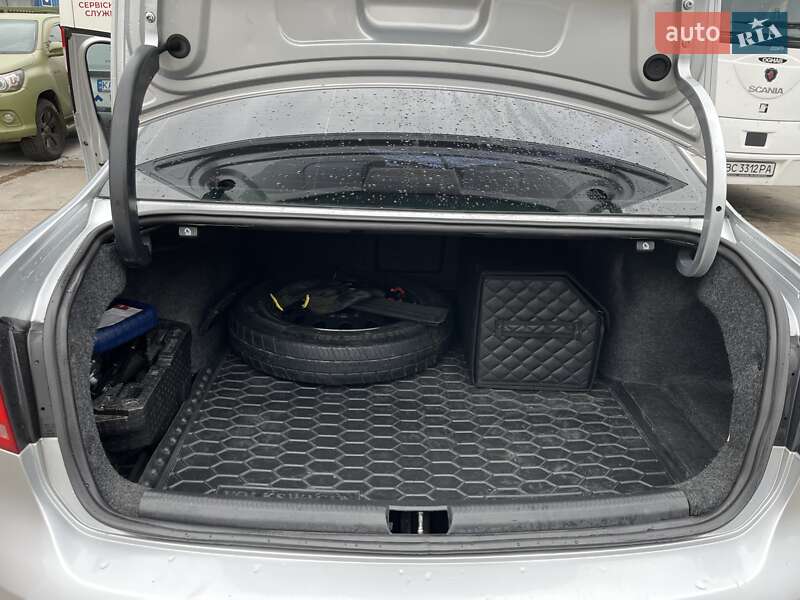 Седан Volkswagen Passat 2012 в Борисполі