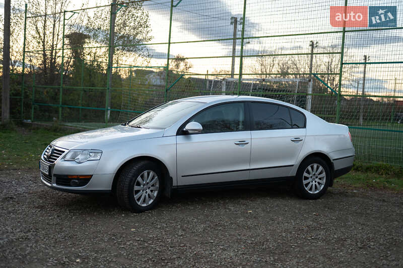 Седан Volkswagen Passat 2009 в Івано-Франківську