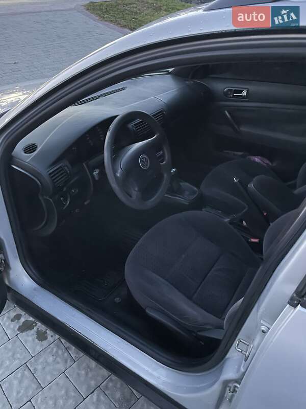 Универсал Volkswagen Passat 2000 в Львове