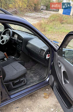 Универсал Volkswagen Passat 1996 в  фото 12 Универсал Volkswagen Passat 1996 в