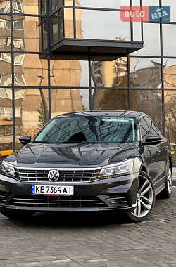 Седан Volkswagen Passat 2016 в Львове