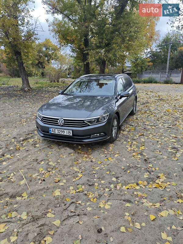 Універсал Volkswagen Passat 2016 в Дніпрі
