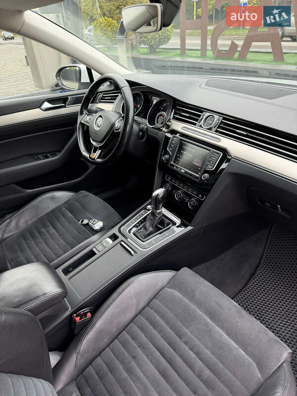 Седан Volkswagen Passat 2015 в Ужгороде