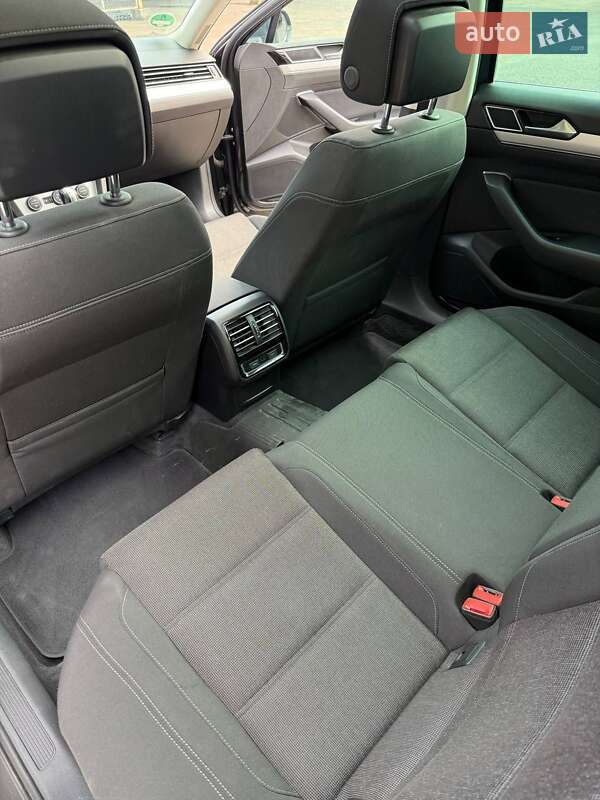 Универсал Volkswagen Passat 2018 в Тернополе фото 23 Универсал Volkswagen Passat 2018 в Тернополе