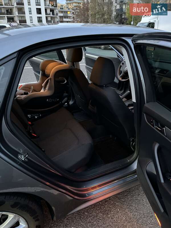 Седан Volkswagen Passat 2012 в Киеве фото 14 Седан Volkswagen Passat 2012 в Киеве