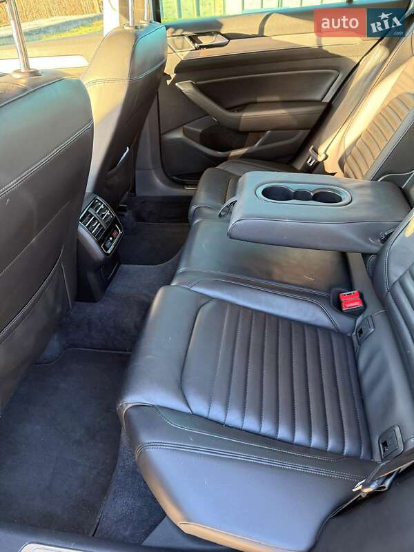 Универсал Volkswagen Passat 2015 в Львове фото 19 Универсал Volkswagen Passat 2015 в Львове