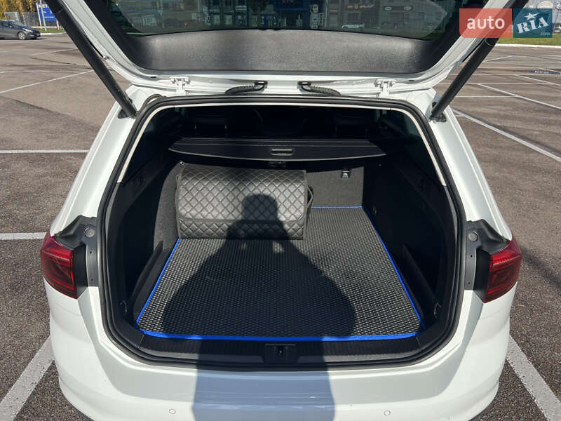 Универсал Volkswagen Passat 2021 в Житомире фото 10 Универсал Volkswagen Passat 2021 в Житомире