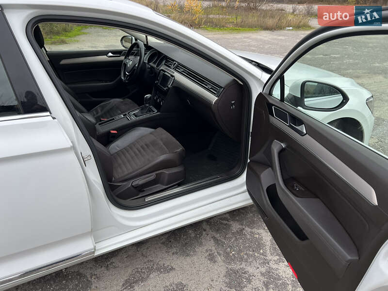 Універсал Volkswagen Passat 2015 в Рокитному