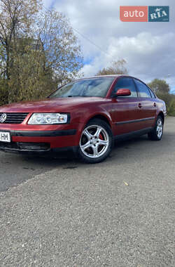 Седан Volkswagen Passat 1998 в Стрые