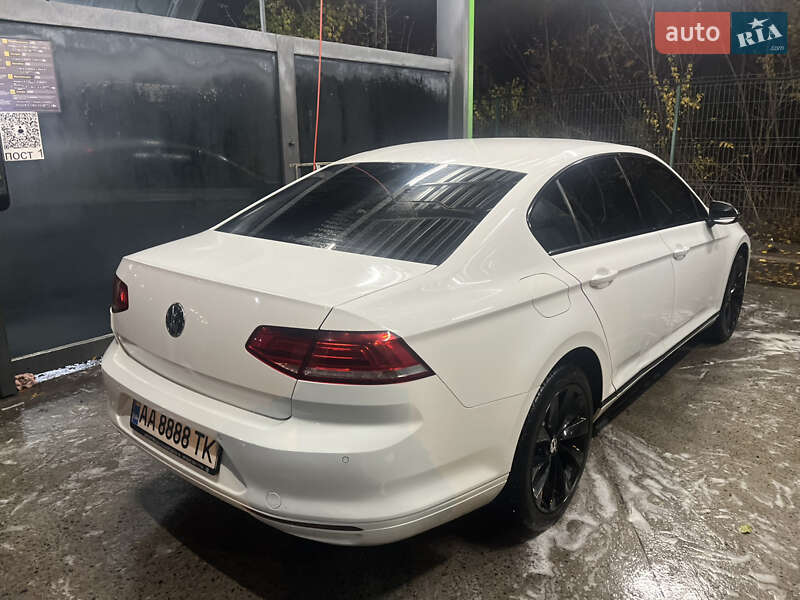 Седан Volkswagen Passat 2016 в Киеве