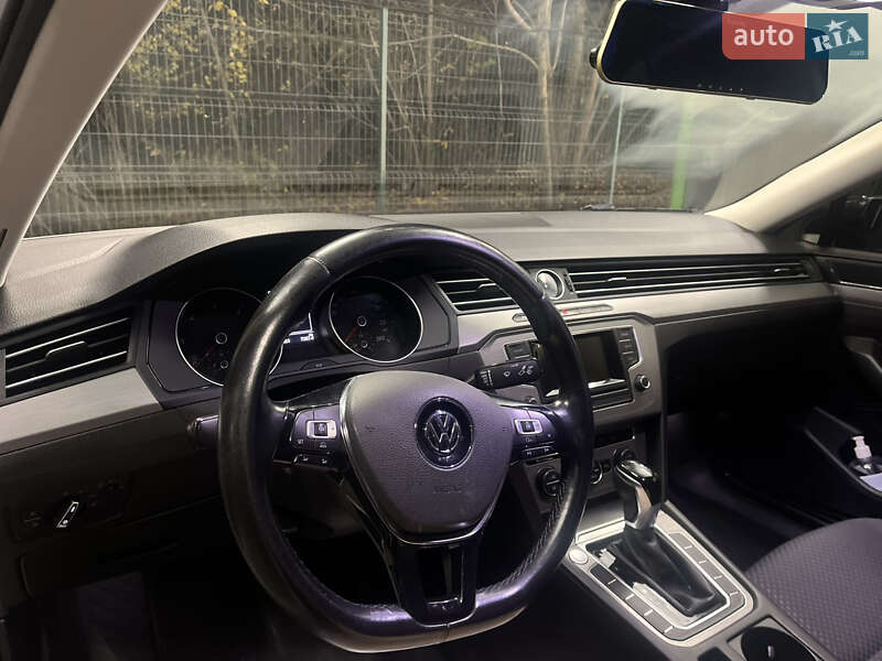 Седан Volkswagen Passat 2016 в Киеве