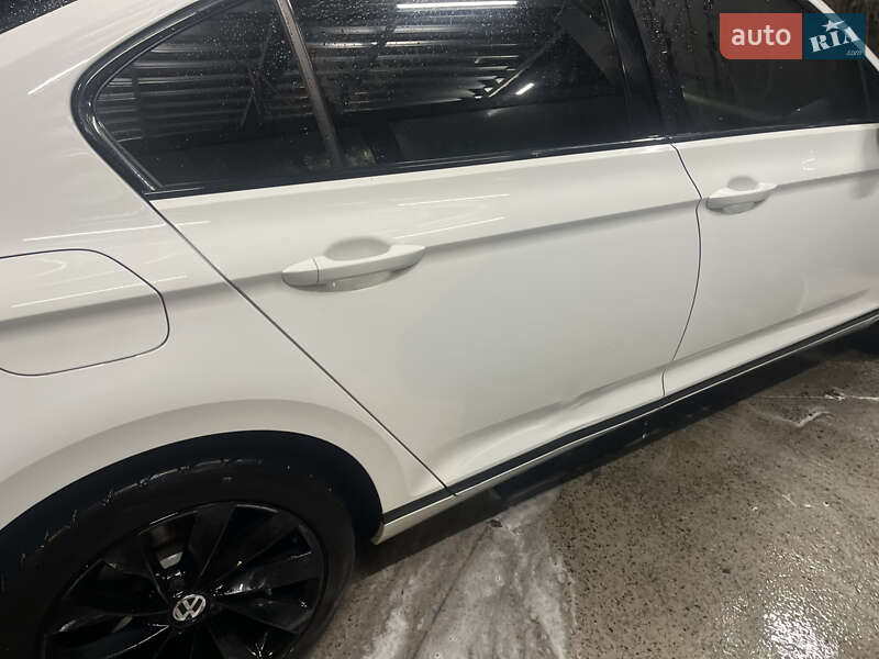 Седан Volkswagen Passat 2016 в Киеве