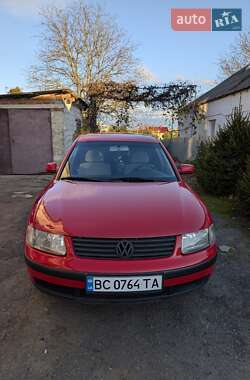 Седан Volkswagen Passat 2000 в Львові