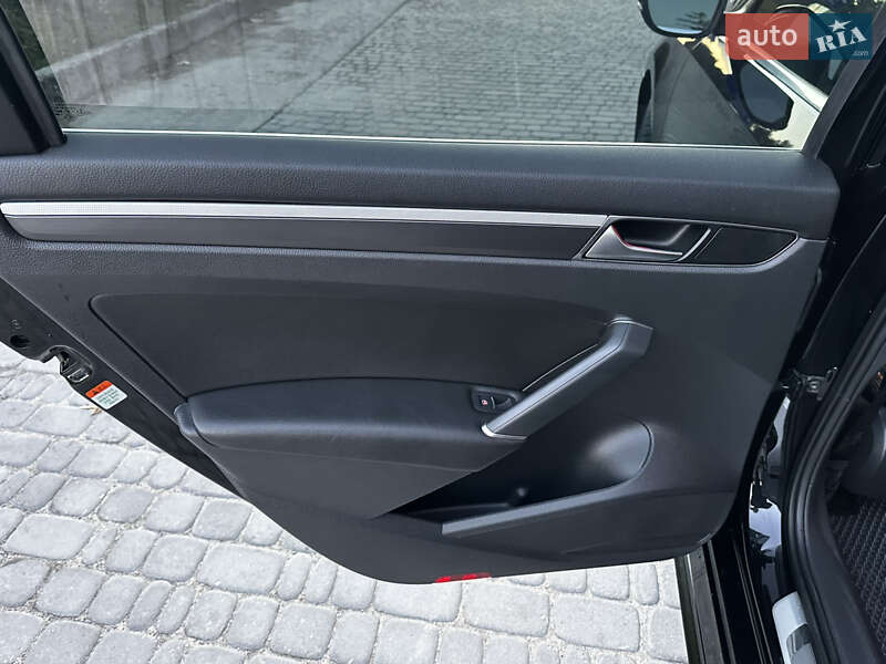 Седан Volkswagen Passat 2016 в Киеве