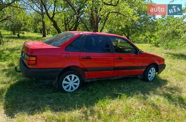 Седан Volkswagen Passat 1990 в  фото 7 Седан Volkswagen Passat 1990 в
