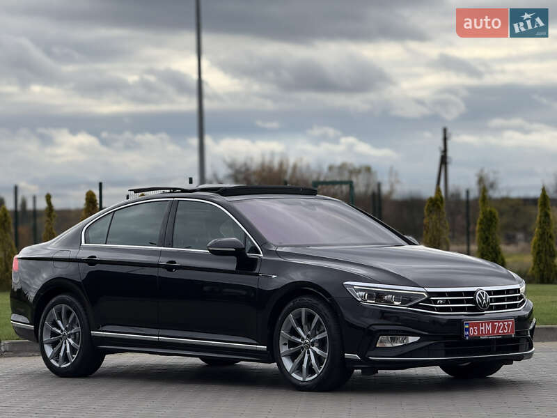 Седан Volkswagen Passat 2022 в Луцьку