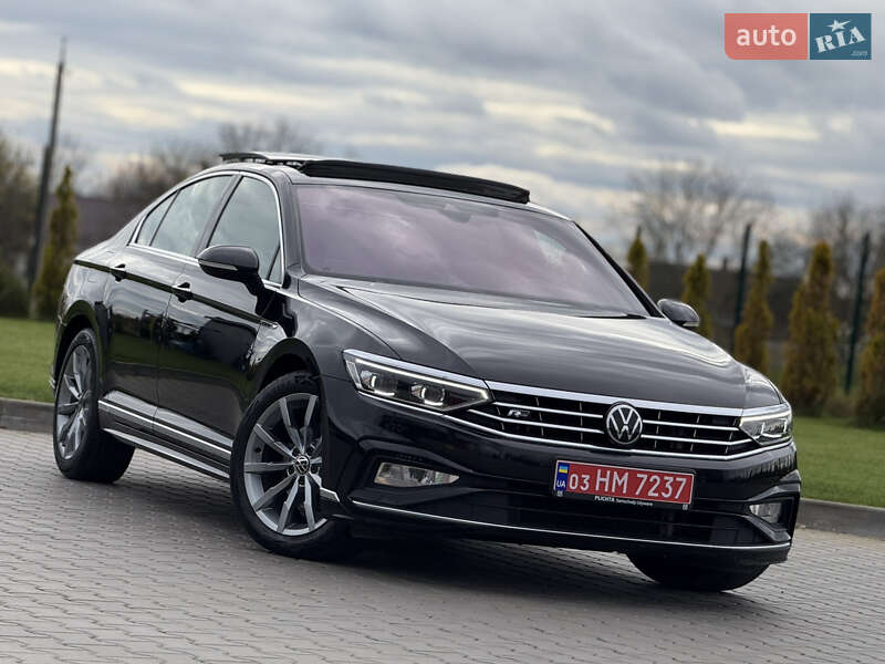 Седан Volkswagen Passat 2022 в Луцьку