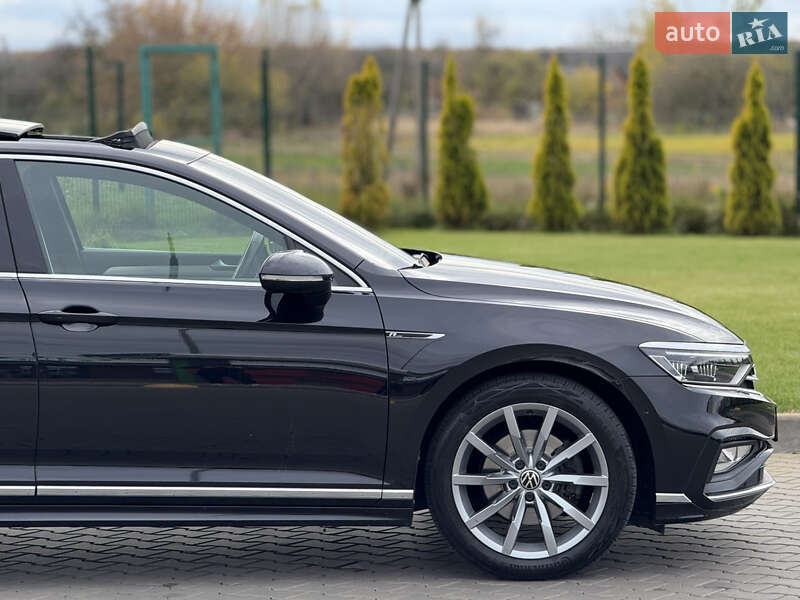 Седан Volkswagen Passat 2022 в Луцьку