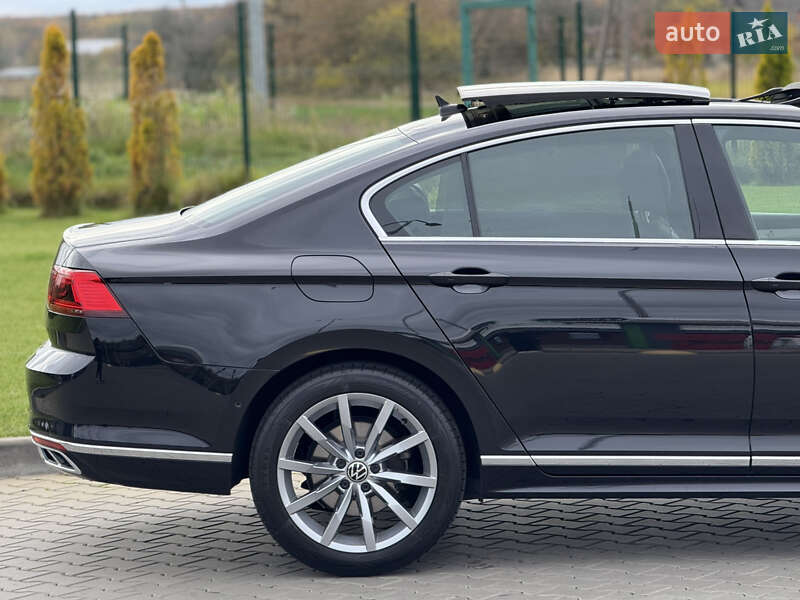 Седан Volkswagen Passat 2022 в Луцьку