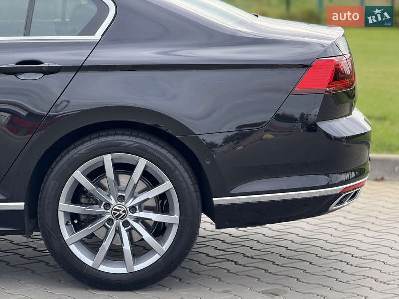 Седан Volkswagen Passat 2022 в Луцьку