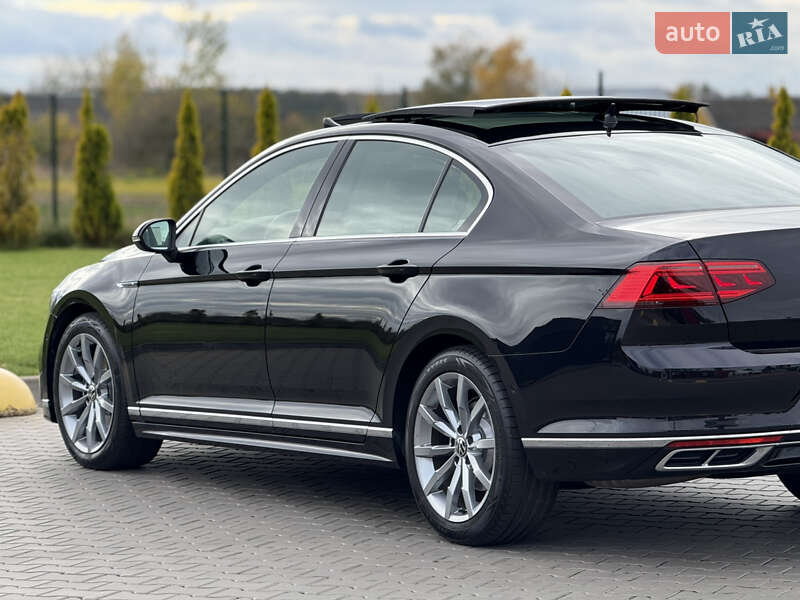 Седан Volkswagen Passat 2022 в Луцьку