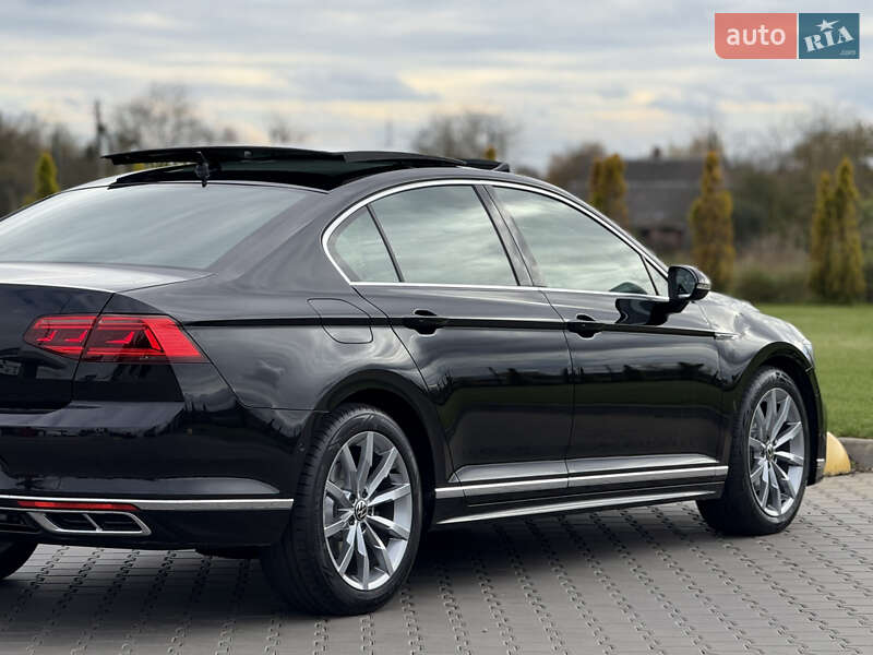 Седан Volkswagen Passat 2022 в Луцьку